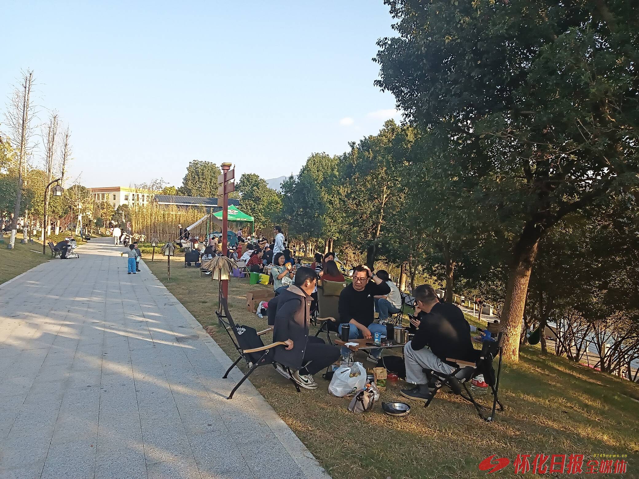 闲置岸线变身市民露营幸福角瓦力棋牌试玩怀化东盟集:(图2) 闲置岸线变身市民露营幸福角瓦力棋牌试玩怀化东盟集:(图2)