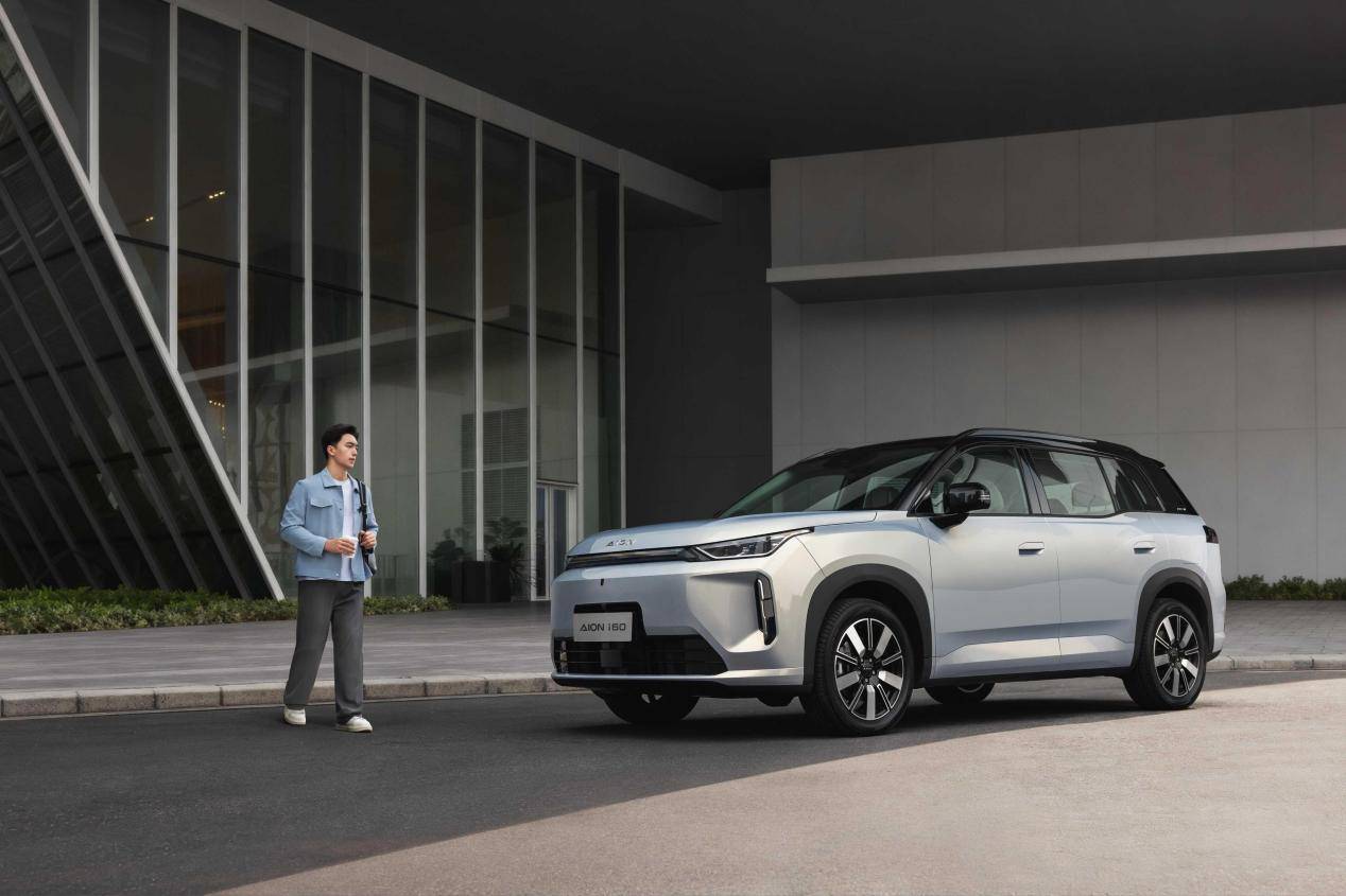 安i60双动力上市1048万起！瓦力棋牌闭眼入的国民SUV？埃(图3)