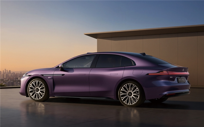 A800智慧旗舰轿车盲订已开启瓦力棋牌广汽底蕴华为乾崑昊铂(图2)